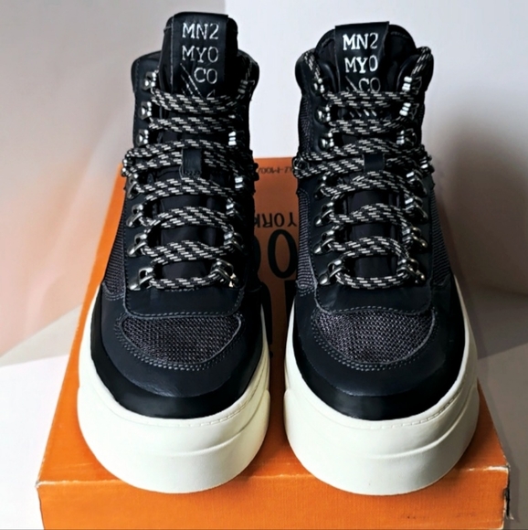 Miz Mooz Alpyne women's sports shoes, size 6.0, dark blue, leather. - Picture 4 of 14